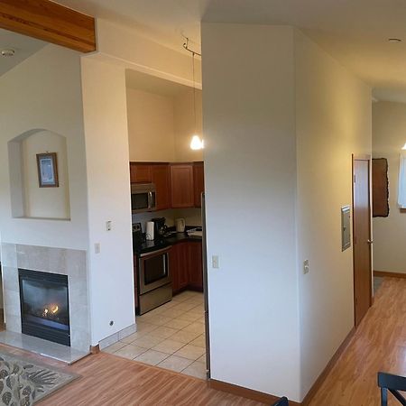 Oceanfront Allyn Apartment Kültér fotó